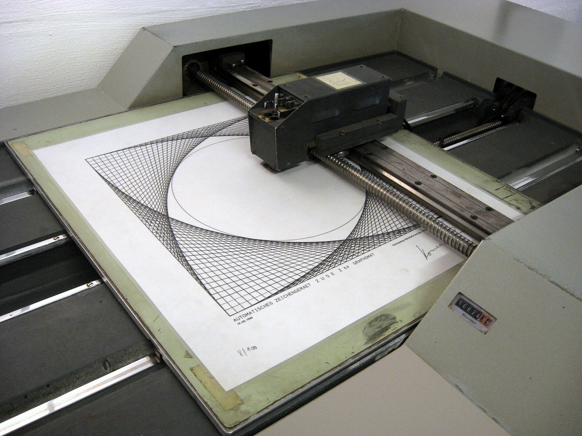 image of zuse graphomat z64 making a drawing